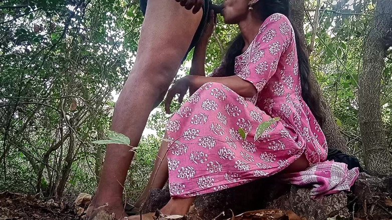 xxxSejal: Facking meia-irmã em A Selva. Sexo ao ar livre