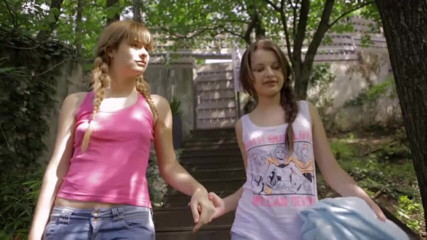 Lesbian Stories: Милі тінки нарізають і пестять одна одній мокрі пизди