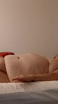 Ich Bin Albern, Als Mein Freund Die Kamera Einstellen! Ich Spreize Meine Beine Und Wackele Mit Meinen Bauch Möpsen Herum!