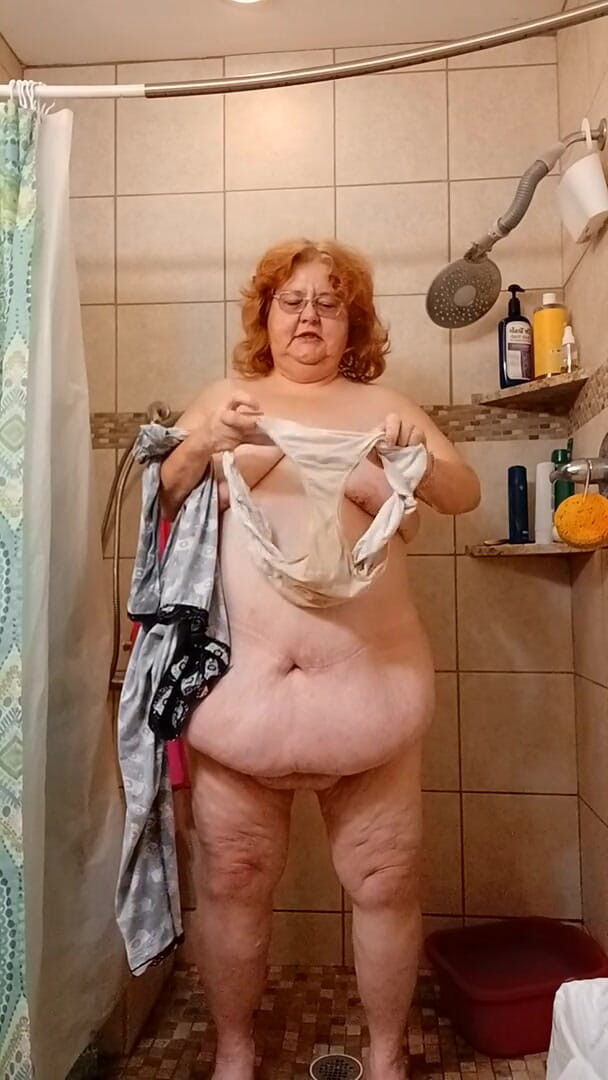 BBW nurse Vicki adventures with friends: Sakra, čůrala jsem si kalhoty, víte?