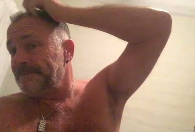Daddybearvlc: Paja en vivo para mis fans. Mírame disparar mi carga