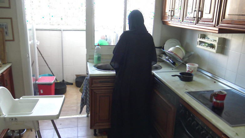 Souzan Halabi: Bunicul german își fute servitoarea arabă supusă în bucătărie