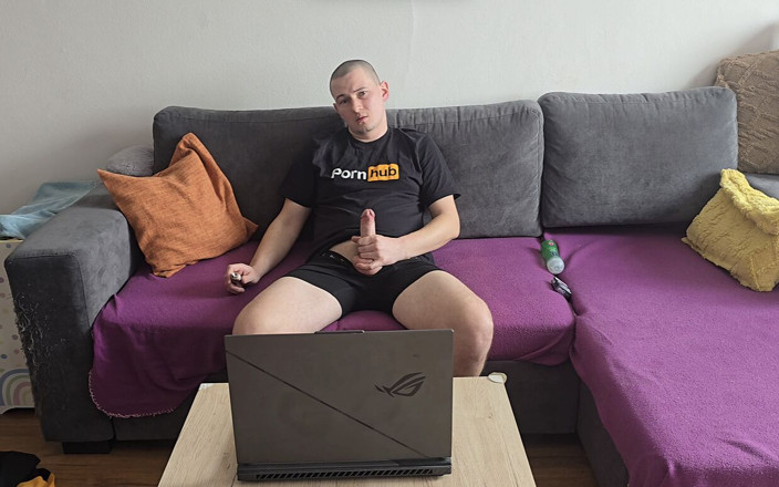 Fap_man93: Sledování porna v mém novém oblíbeném oblečení mě dostala příliš...