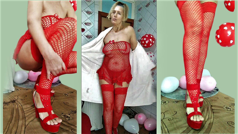 Lukerya: Lukerya seksi dalam merah antara belon berbentuk jantung untuk flirt...