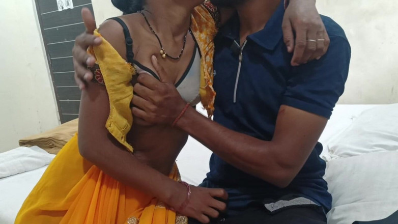 Desi Indian studio: Priya la bhabhi appelle son demi-frère à baiser la chatte et...