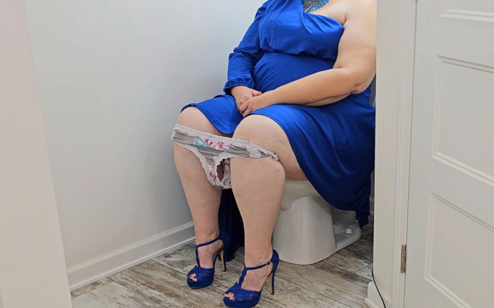 Jamdown26 Big Fat Ass BBW SSBBW Porn: Frau im badezimmer mit höschen runter, war sehr überrascht, als ein...