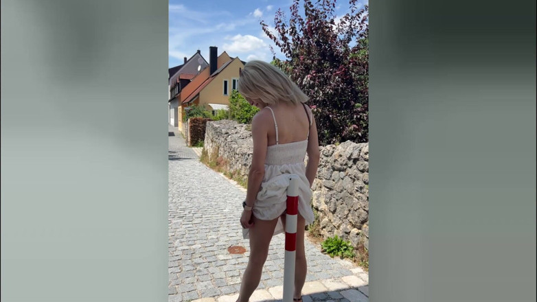 TV_Helena: Tranny dívka bez pod letními šaty! Nestydaté veřejné honění ve městě!