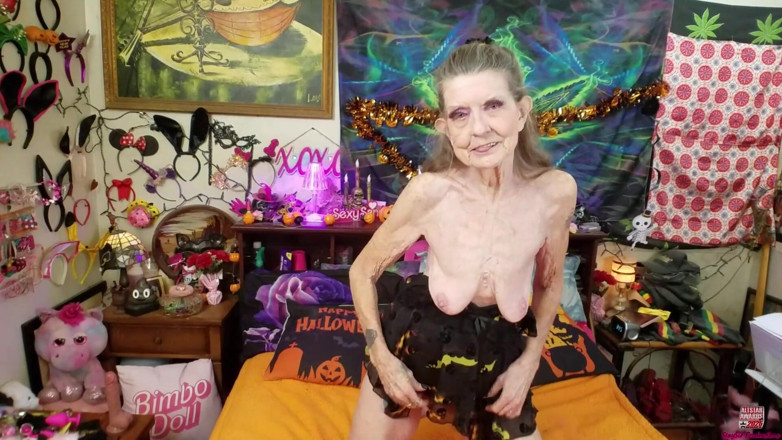 Sexy Sandra N Sir Christopher: İtaatkar nine döl sürtük sakso nine fantezi solo