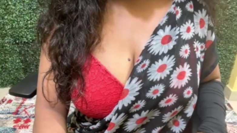 Surbhi453: Indisch universiteitsmeisje liefde maken met haar klasgenoot na de les...
