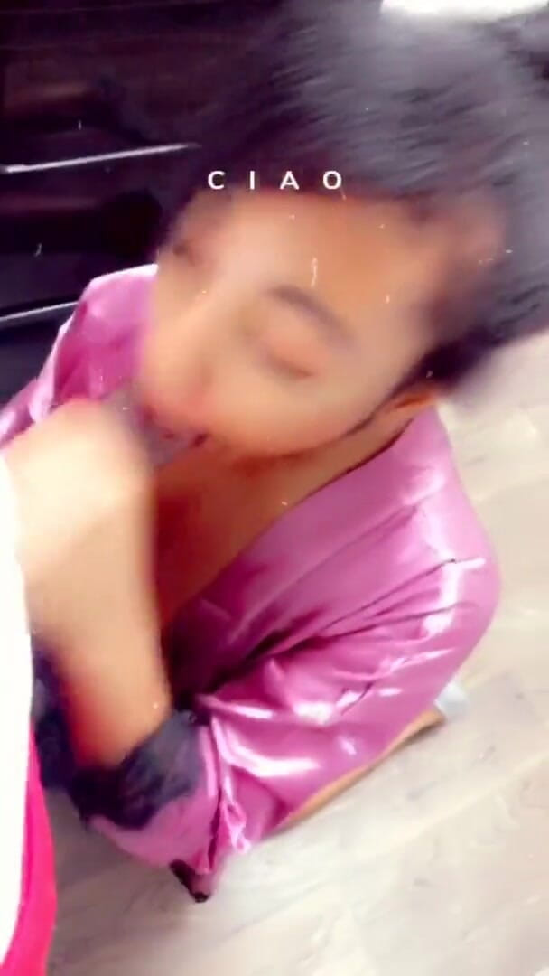 Fijii pornbox: Aku datang karena nyepong kontol ceroboh untuk memperbaiki pipanya tapi...