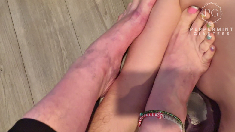 Peppermint Giantess: Giantess Toes Toes Menggelitik Ketiak penyeksaan, tulang rusuk &amp; puting mengusik...