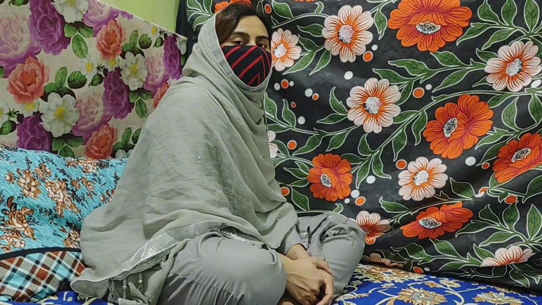 Sairaxsaim: Chị kế của bạn bè mông to tròn làm tình...
