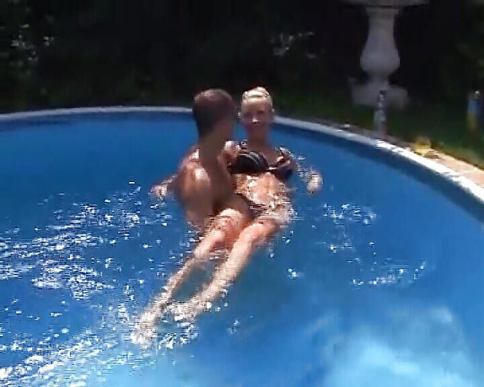 Porno kino: Amazing German Blonde Rides Big Dick Outdoors