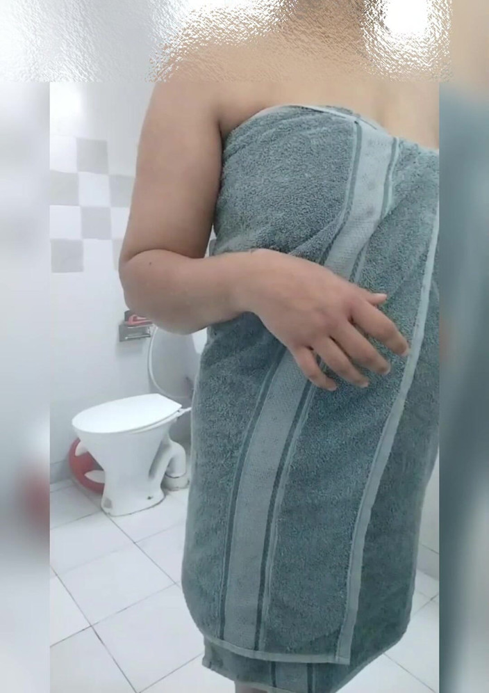 Hot Indian mommy: Indyjski milf prysznic striptiz