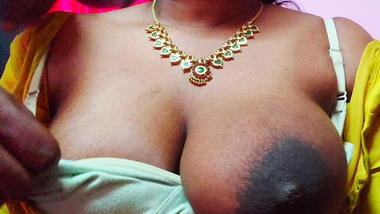 Desi Mohini: Une tatie indienne s’amuse avec son voisin