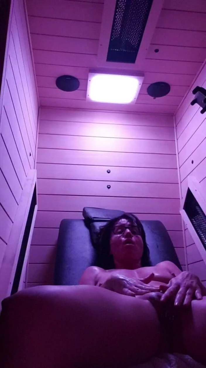 JulieEroticDress: Orgasme dalam Kotak Sauna