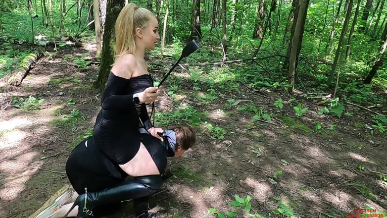 Heel 15 cm: Carreras de caballos en el bosque