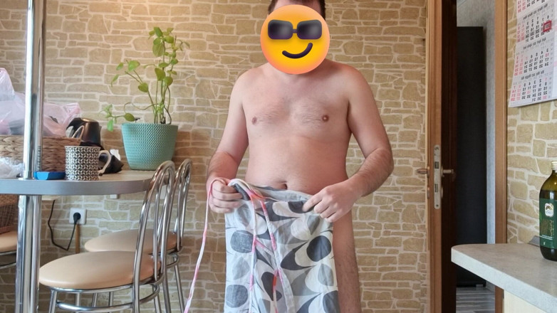 ShyCummerBoy: Provocando com um avental com grande carga ejaculação