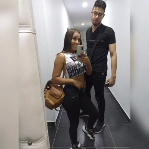 Pikaa6: Une brune de 18 ans aux gros seins flasques de New...