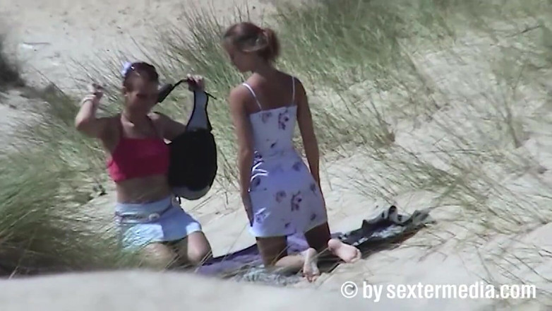 Beachbitches: Teen Lesbians on the Beach