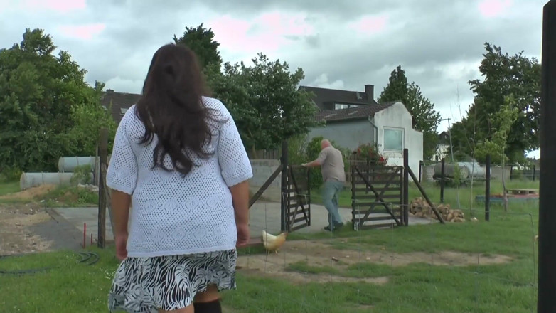 Mature Climax - 100% Mature Videos: Jazda swoim starym i grubym kutasem na trawniku