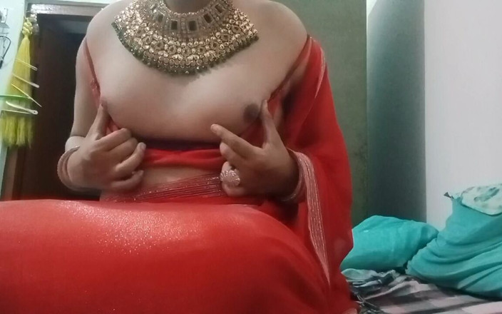 Gaurisissy: भारतीय गे बॉटम क्रॉसड्रेसर Gaurisissy अपने बड़े स्तनों के साथ दबाती और खेलती है नग्न असली XXX सेक्स