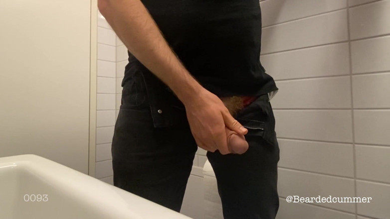 Beardedcummer: Pișare lungă și pârțuri