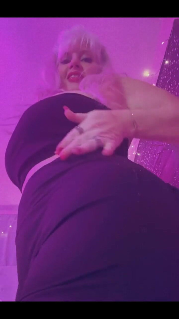 PaintedRose Taboo Femdom Fetish MILF: 我知道你在想什么