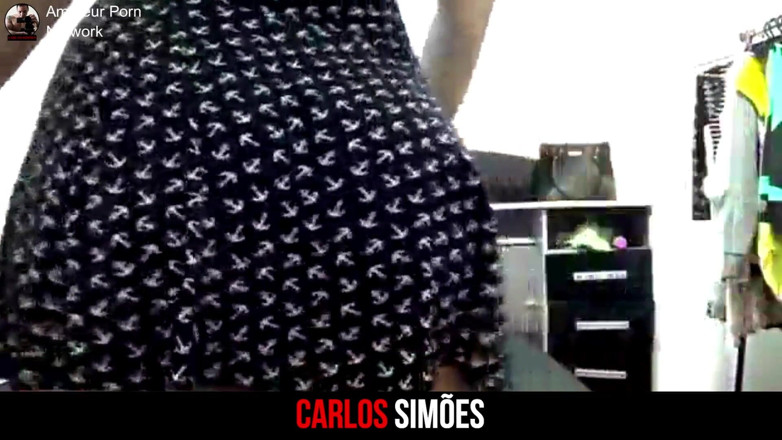 Carlos-Simoes: Morena se masturbando no quarto com um jovem gostoso