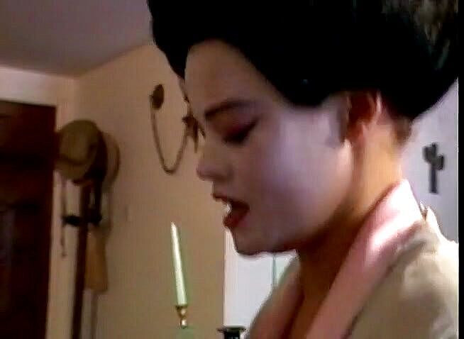 DP Darlings: Une Asiatique élégante reçoit une double pénétration dans un trio vintage