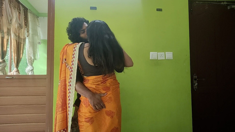Vaigavarun45: Vaishnavy dan sharun raj long lip lock bagian 3