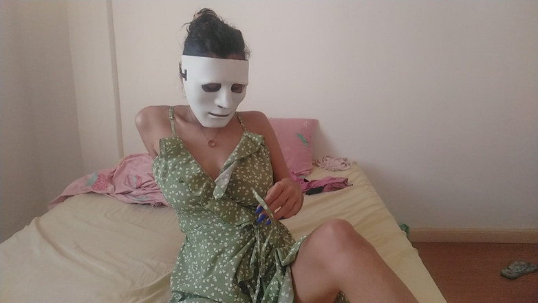 Ms Candy Bunny: Người lạ đeo mặt nạ