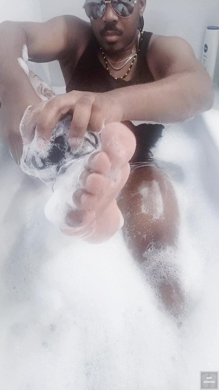 Soft Soleman: Ich wasche meinen Körper in der Badewanne (2025)
