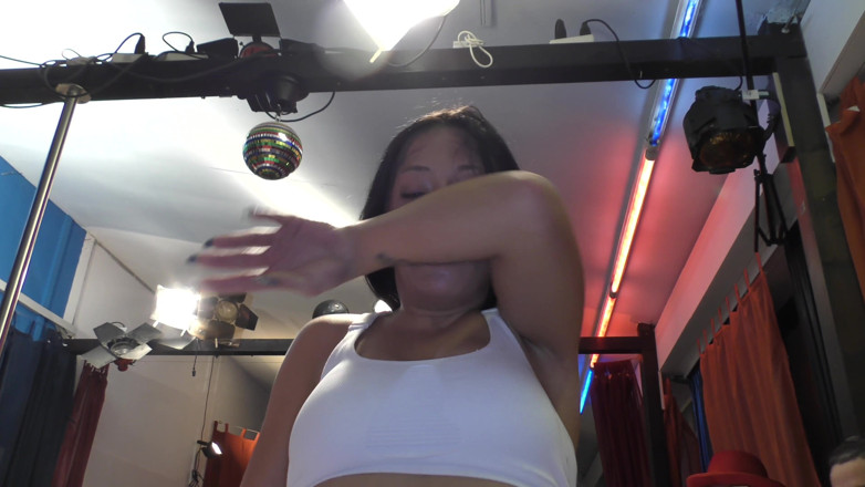 Fickparty: 彼女はもっとクリームを欲しがっています!