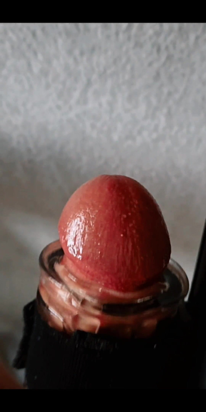 Youngandmature: Stallone fatto in casa da solo al limite del portatile...