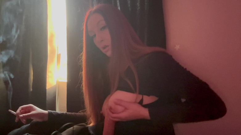 Artemisia Love: Fumando una sigaretta gioco con dildo con grandi tette