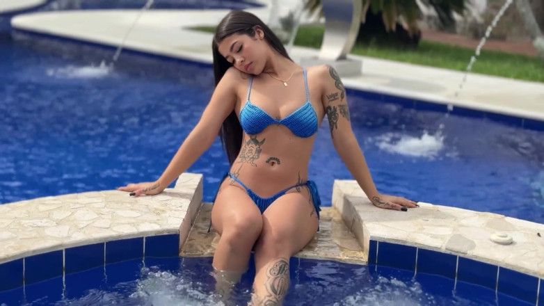 Anna Cherry: O femeie columbiană sexy este futută în piscină, adoră pula mare