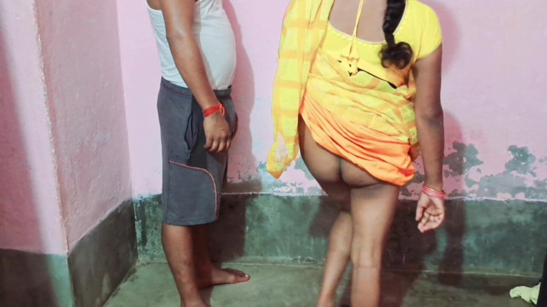 Trilokinath: Istri india habis-habisan sama pacarnya di kamar hotel dengan kain...