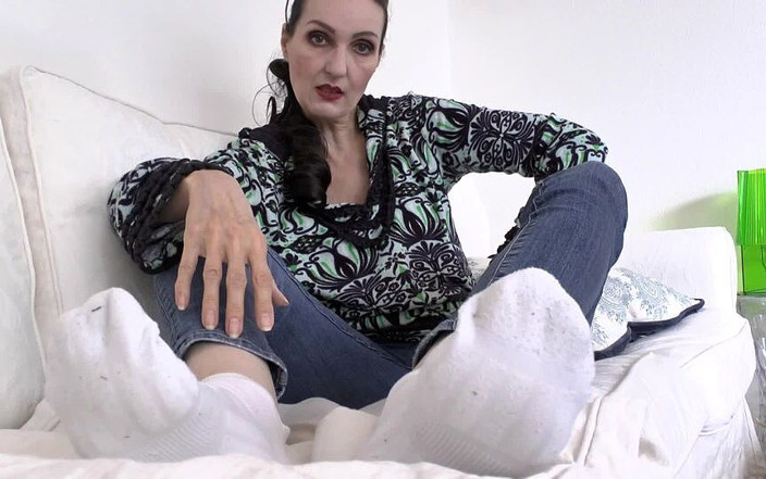 Lady Victoria Valente: Menghidu stoking peluh putih saya yang kotor dan merosakkan orgasme...