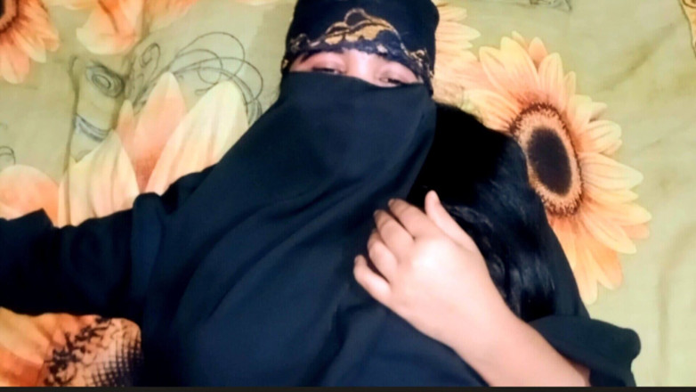 ValuableBridge1: Gadis desi hijabi menjadi gila untuk bercinta