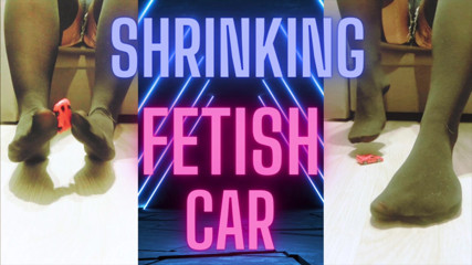 Monika Nylon: (38) Zmenšující se fetiš auto 1