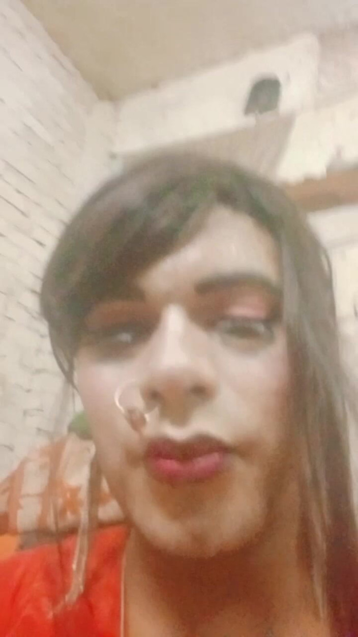 Urvashipatil123: Hintli travesti ki chudai