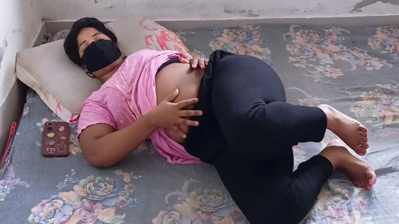 Your_Sapla: Індійська студентка дезі дрочить і мастурбує, відео mms