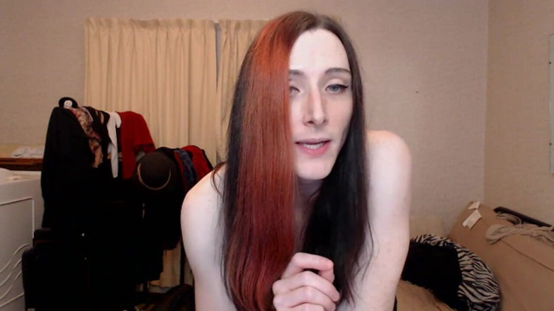 Ivyrose499: Fofa travesti goza para fãs