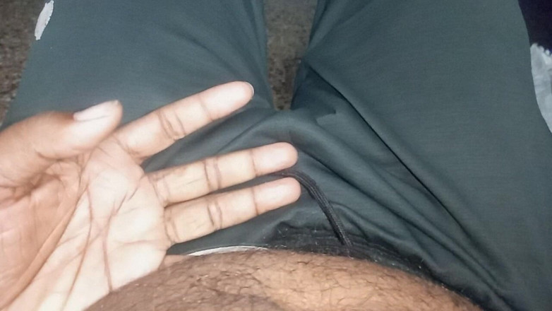 Sweet Indian cock: Hintli ateşli oğlan banyoda mastürbasyon yapıyor