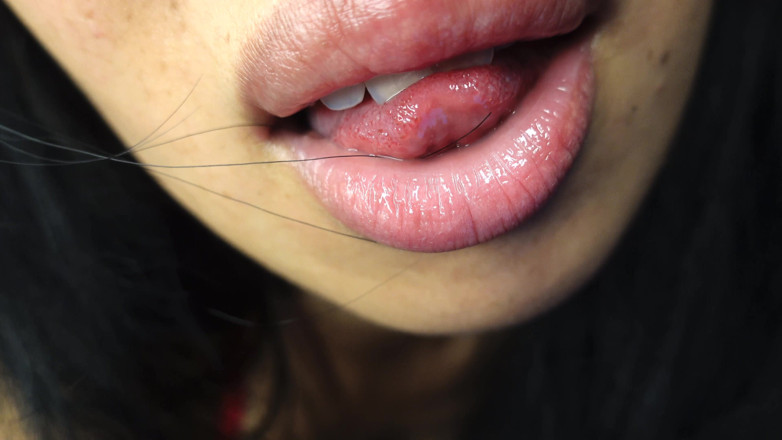 Asmr_mouth: Подивіться, що цей мікрофон змушує мене робити