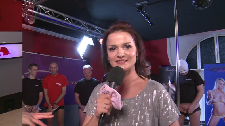Violetta Angel: Dövmeli gelin için kuyruk rouette