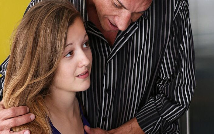 Family Strokes: Family strokes - pelajaran bahasa spanyol berujung ngentot kontol besar ayah...
