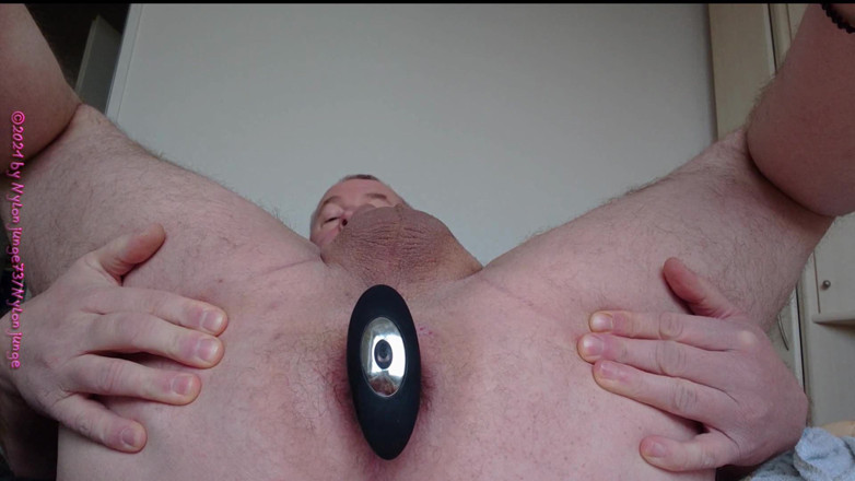 Carmen_Nylonjunge: Estou testando o novo plug anal