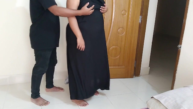 Aria Mia: Tamilská muslimská tetička ošukaná gudžarátským hinduistickým cizincem v hotelu, když...